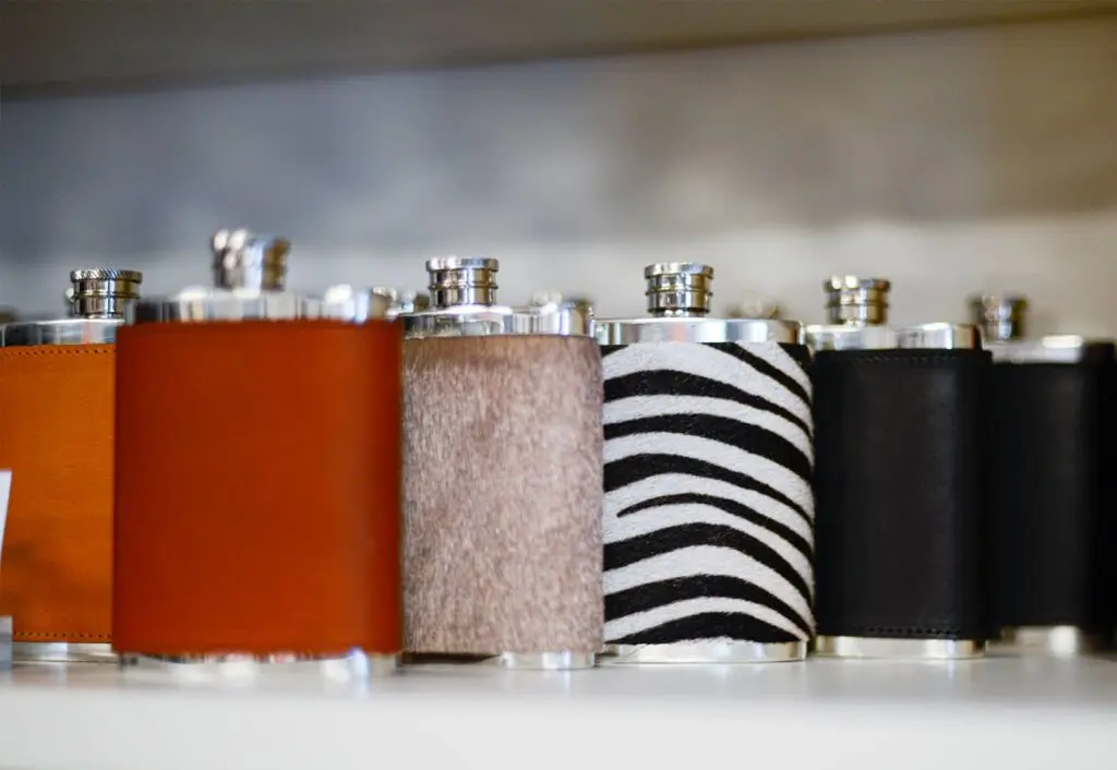 [CH-EQ-FL] Flasque en Cuir d'environ 11 cl - Élégante et Pratique