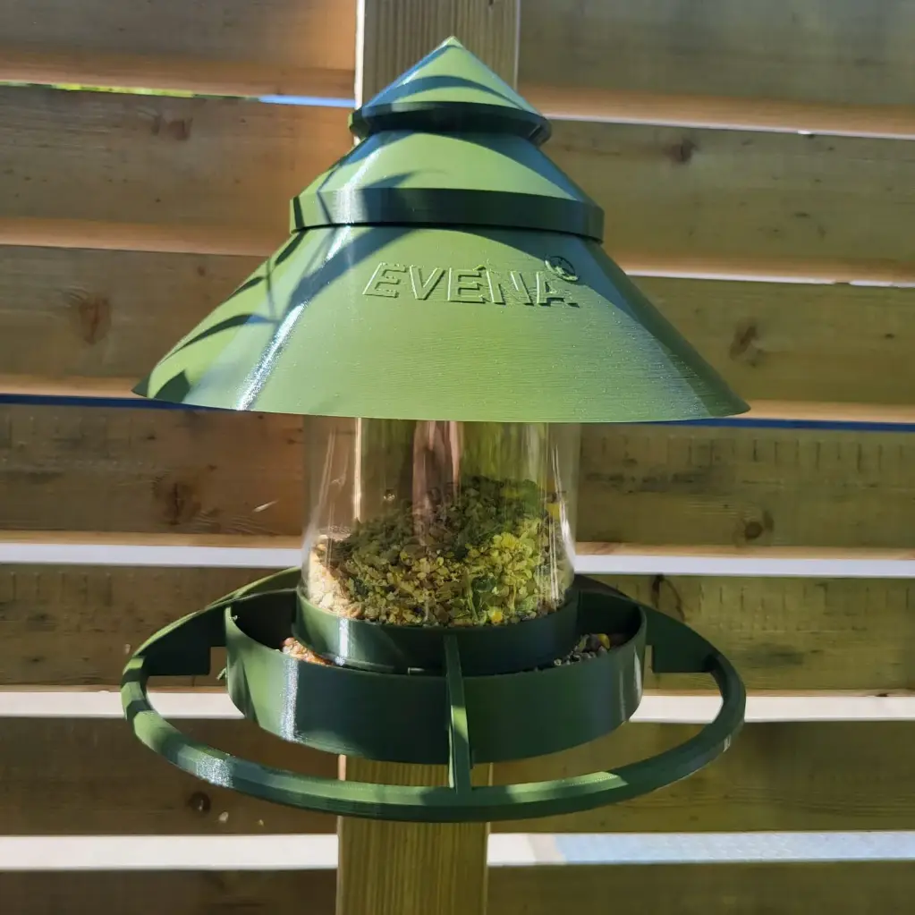 [AT-MA-MU] Wandfütterer für Wildvögel aus recycelbarem Kunststoff